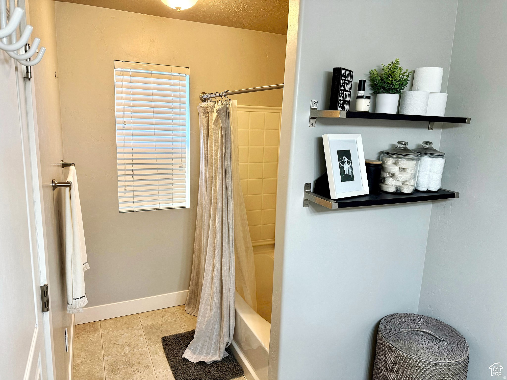 THE GABLES AT SARATOGA SPRINGS - Residential