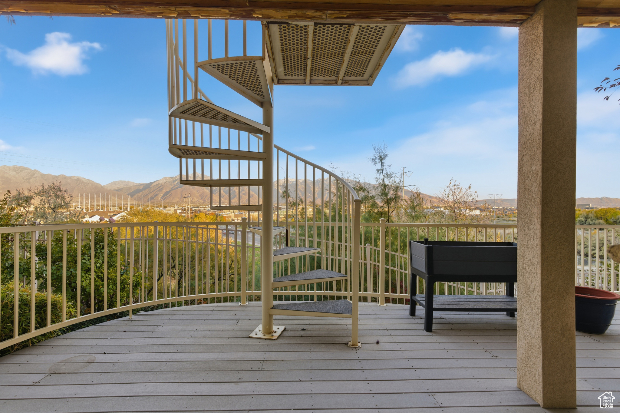 SPRING HOLLOW - Residential