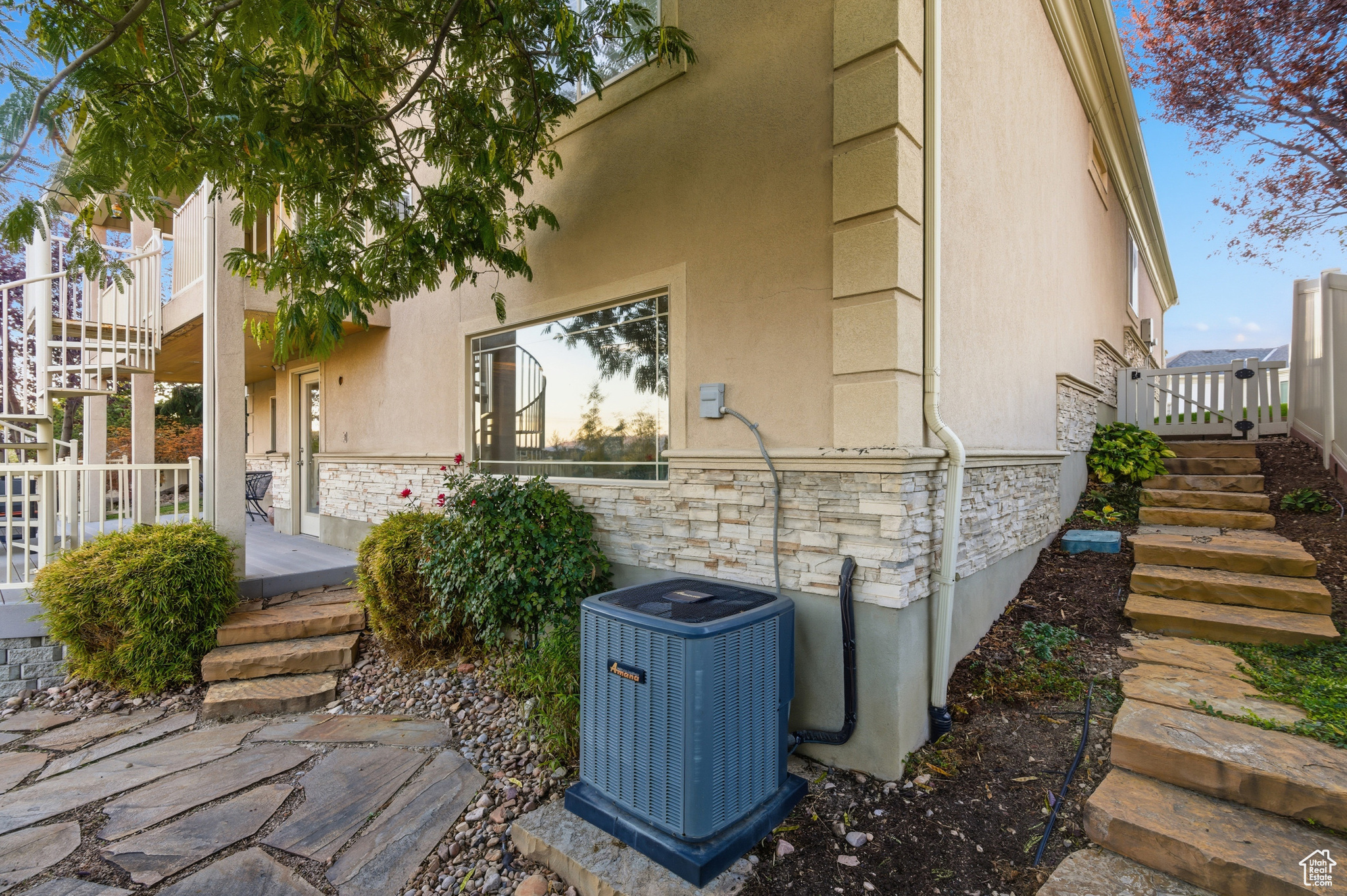 SPRING HOLLOW - Residential