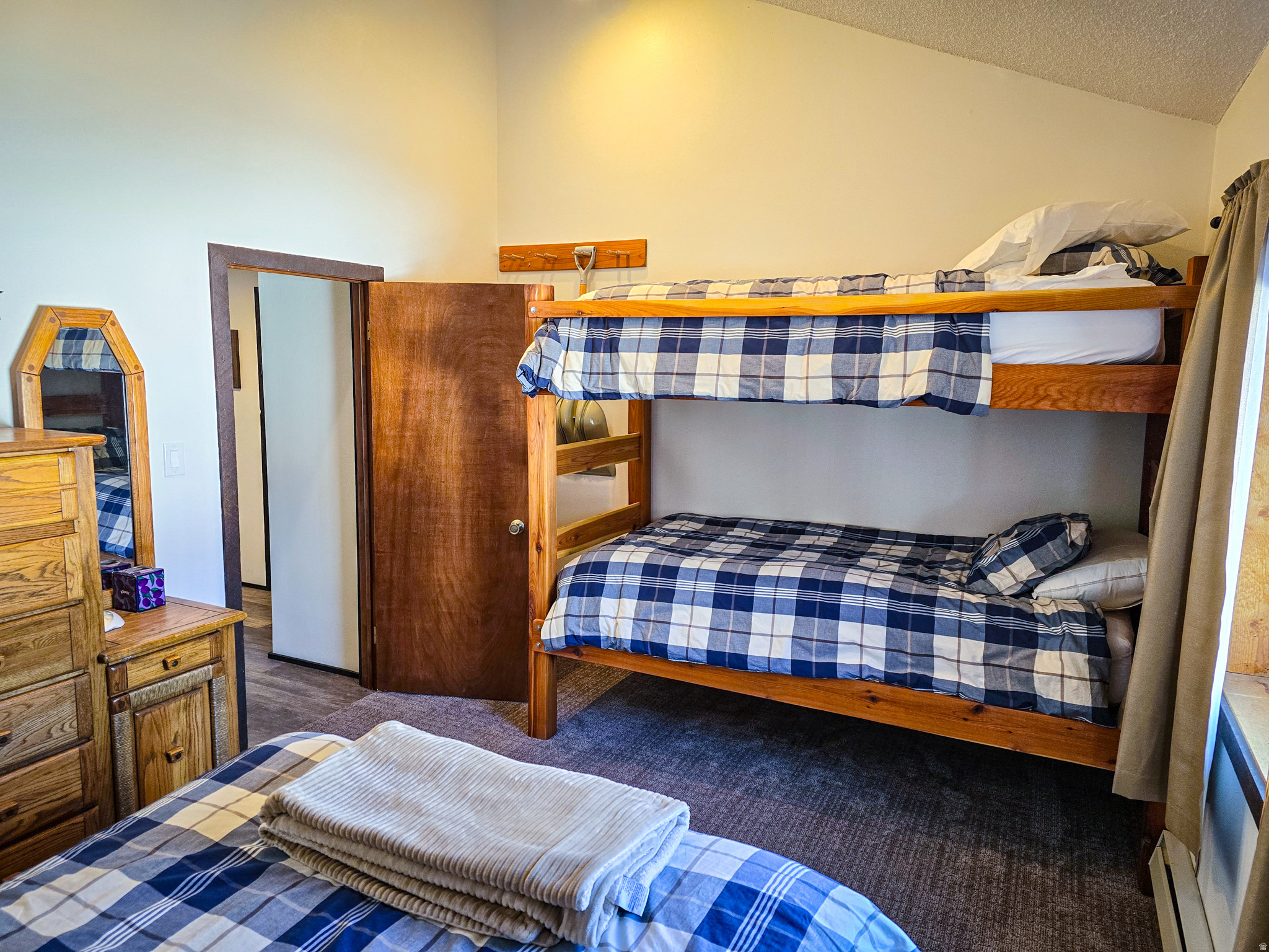 SNOWFLAKE CONDOMINIUMS - Residential