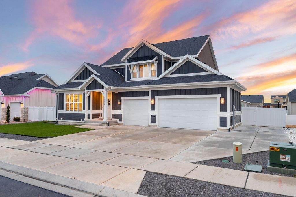 Photo of 1416 E ERICKSON KNOLL LN, Eagle Mountain, UT 84005 (MLS # 2137120)