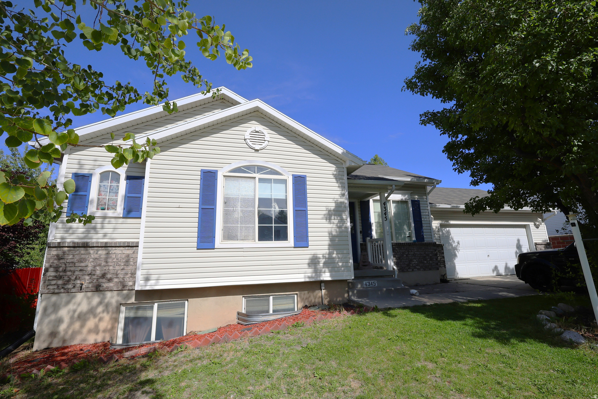 WEST HILLS - Residential