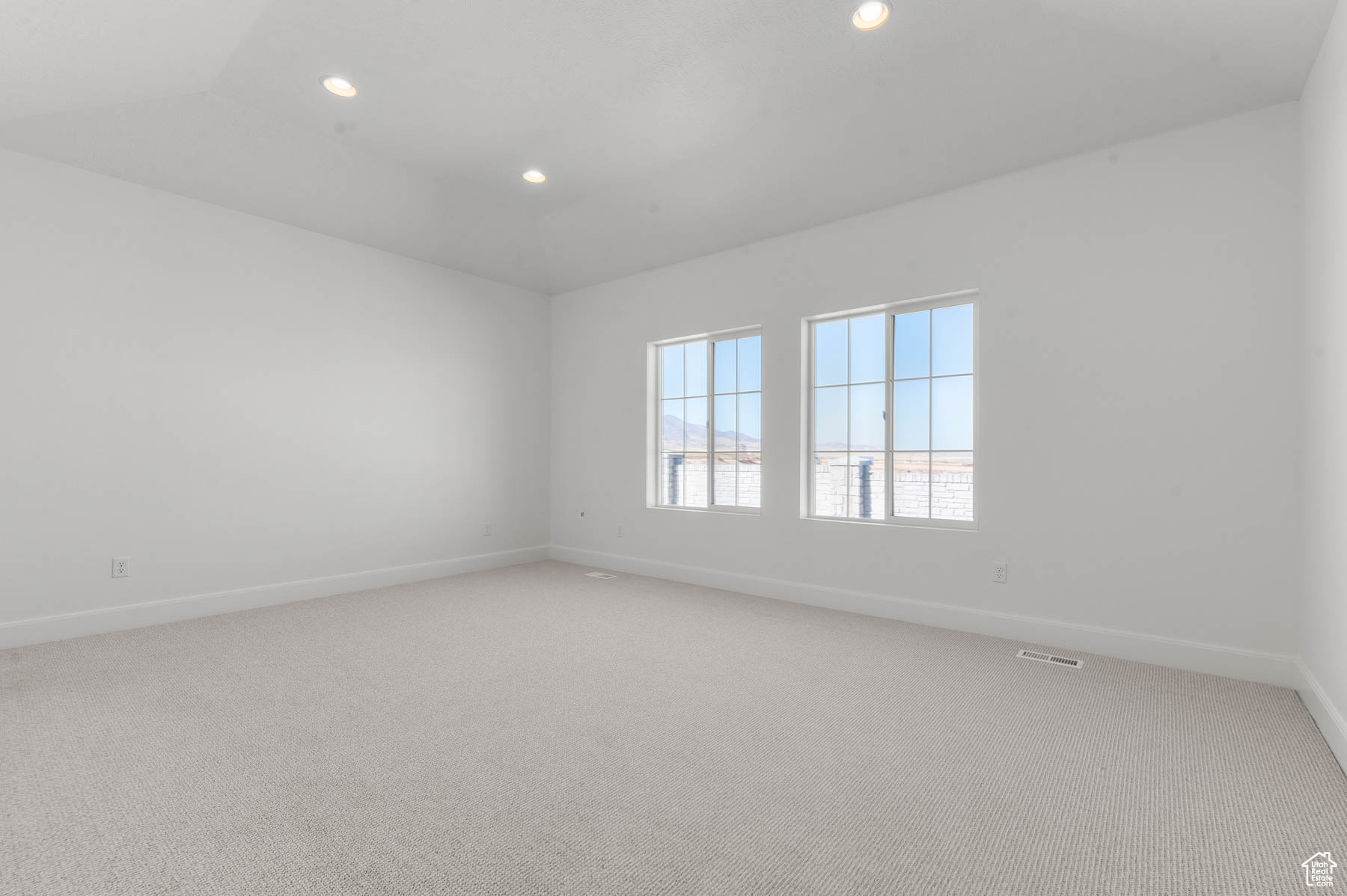 HIDDEN OAKS SIGNATURE 638 - Residential