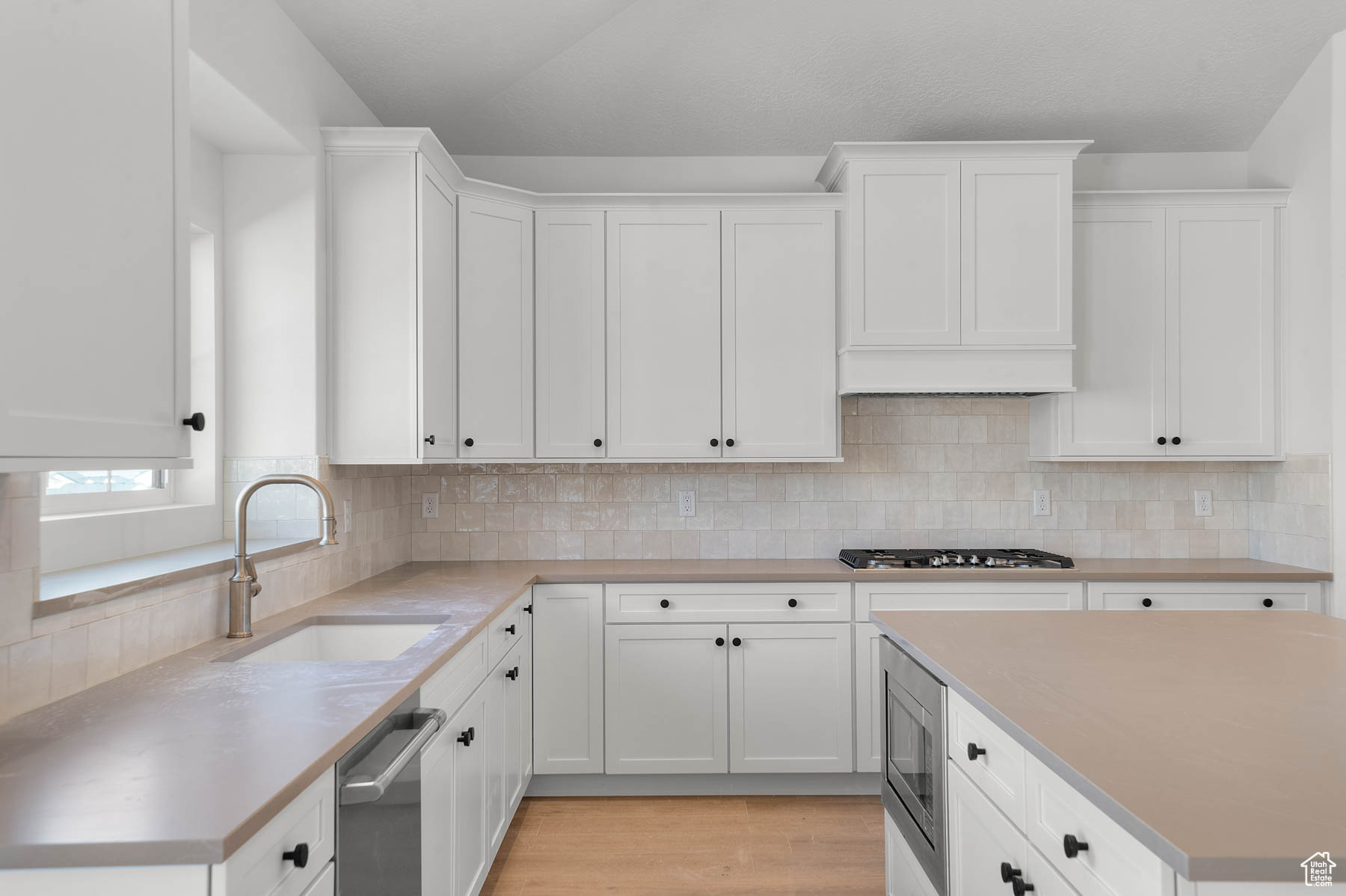 HIDDEN OAKS SIGNATURE 638 - Residential