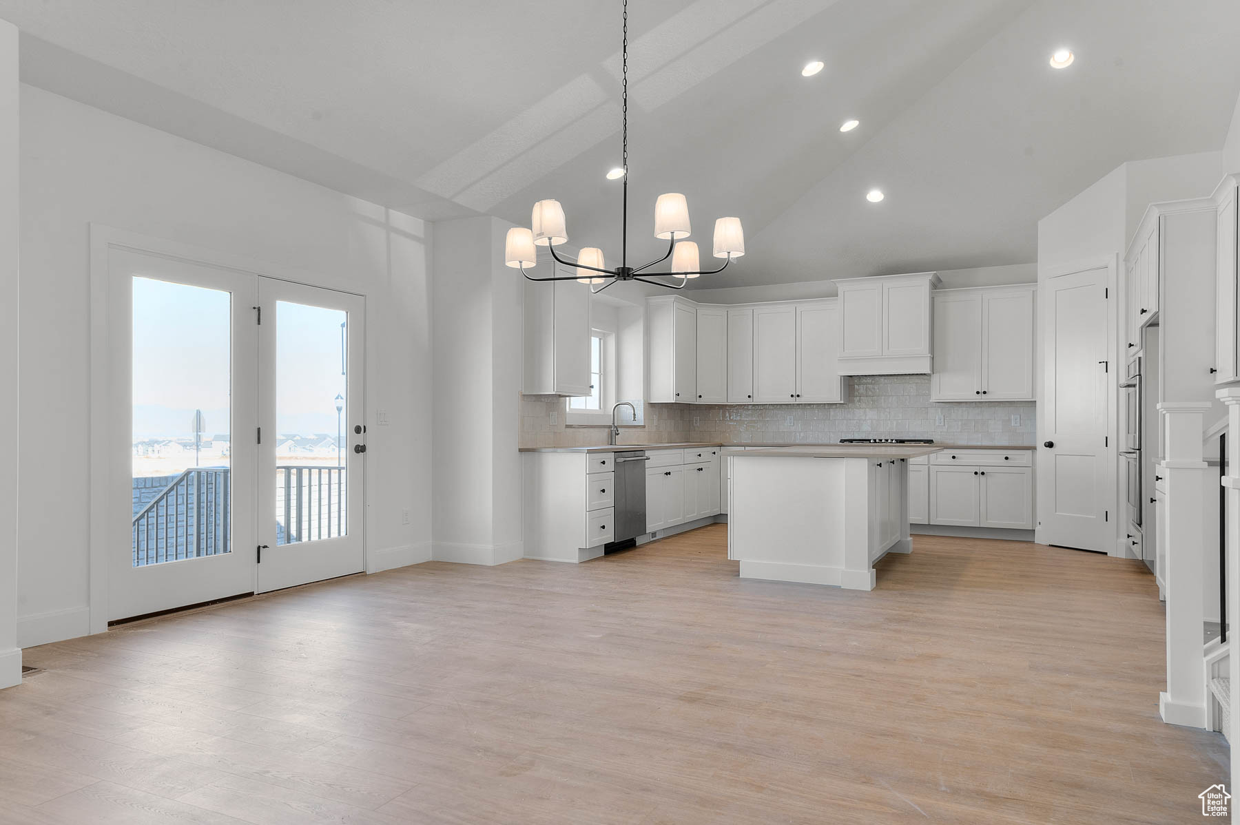 HIDDEN OAKS SIGNATURE 638 - Residential