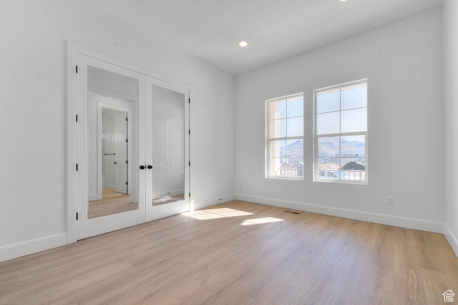 HIDDEN OAKS SIGNATURE 638 - Residential