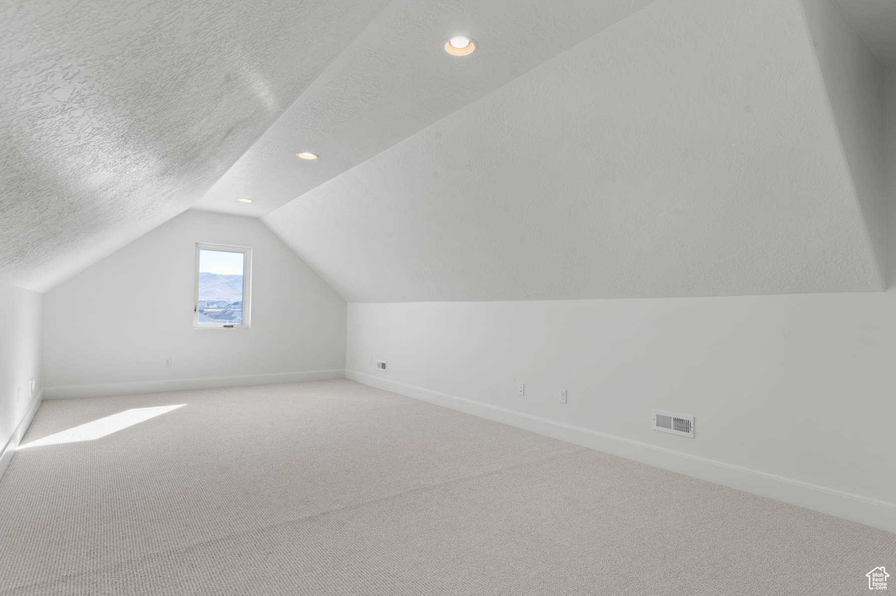 HIDDEN OAKS SIGNATURE 638 - Residential