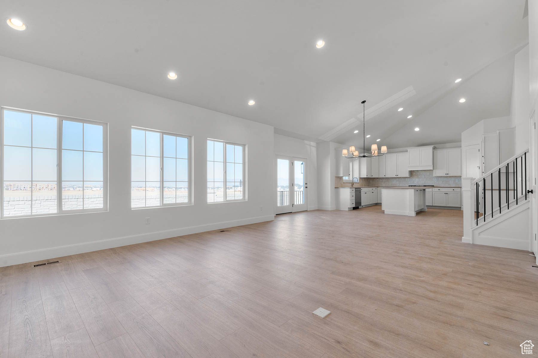 HIDDEN OAKS SIGNATURE 638 - Residential