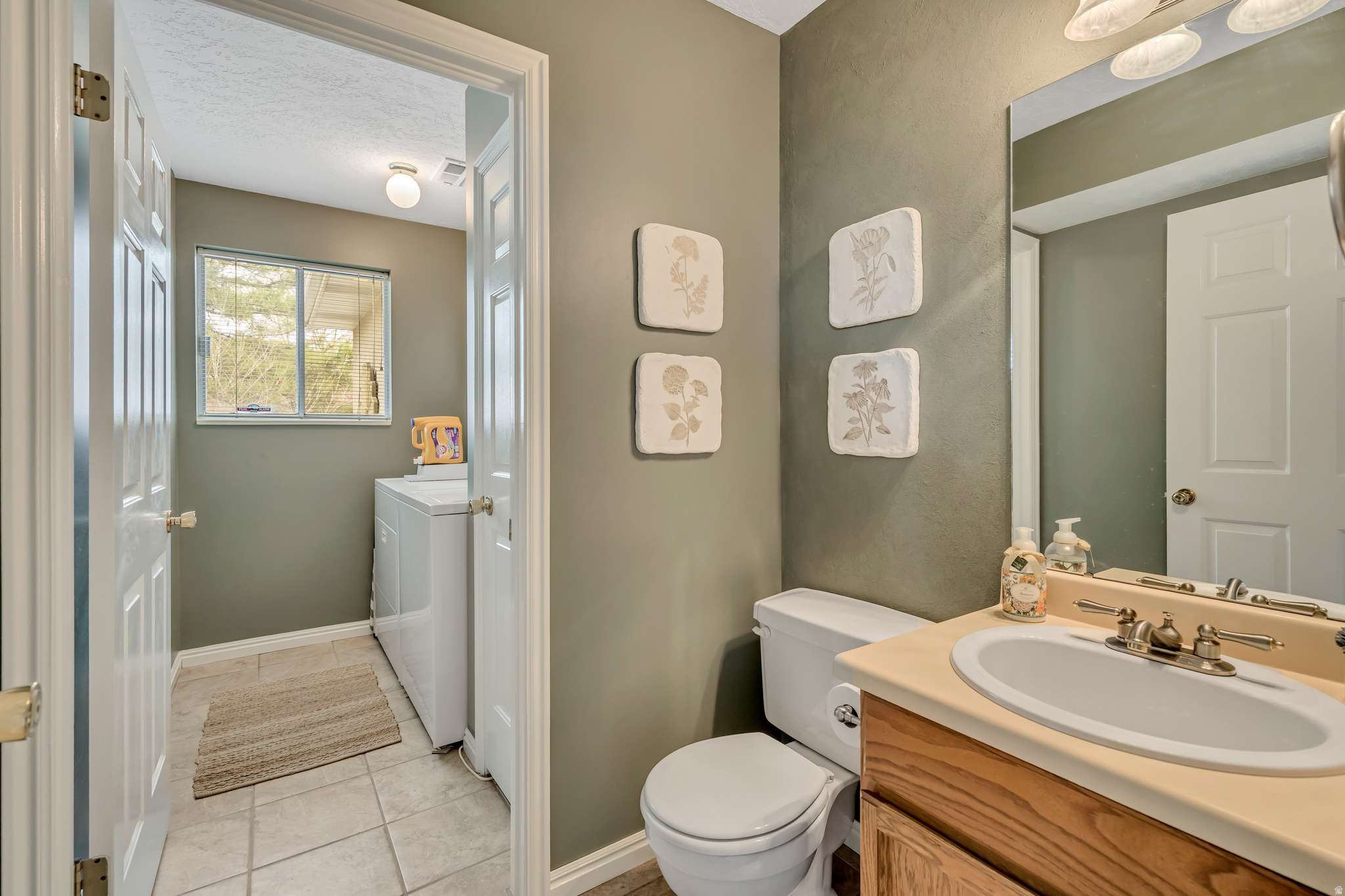 HOMES AT CROSSPOINTE - Residential