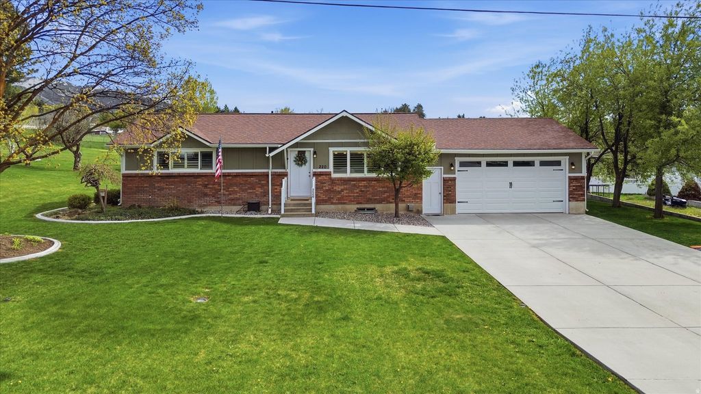 Photo of 220 E 300 N, Hyde Park, UT 84318 (MLS # 2149168)