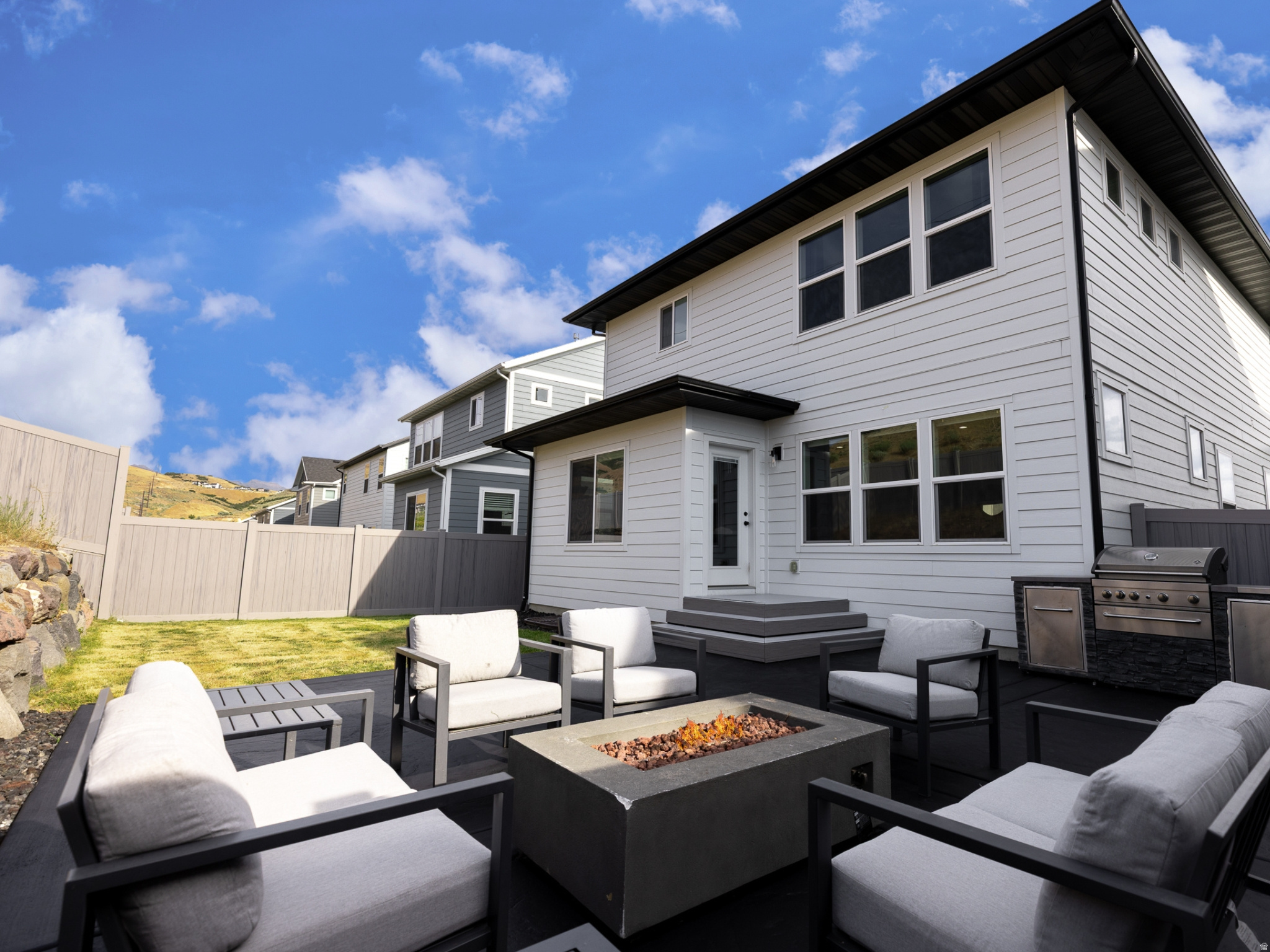 NORTHRIDGE - Residential