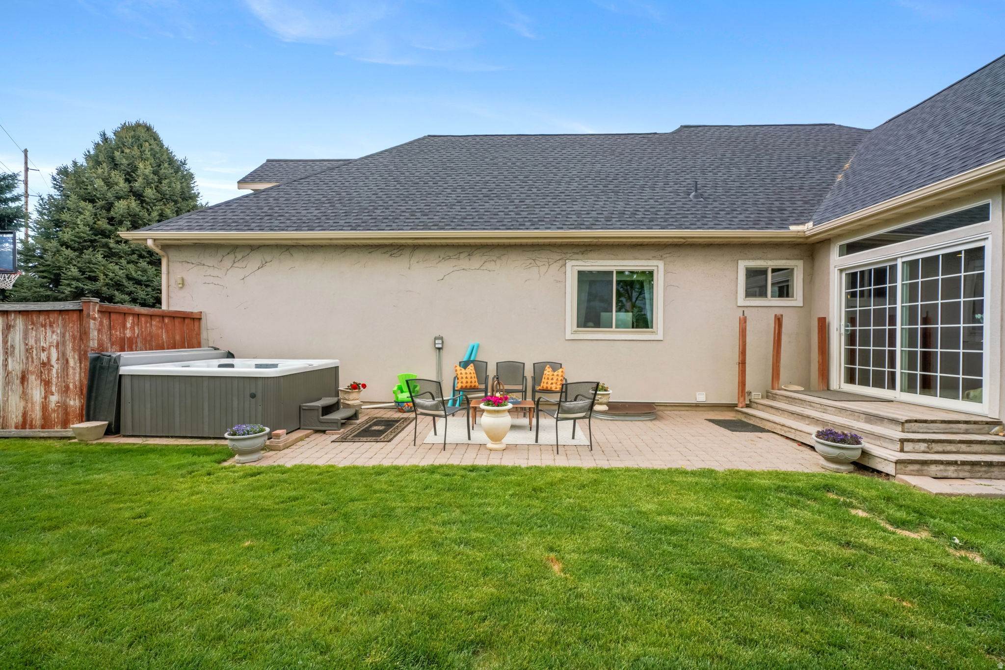 STRAWBERRY ESTATES - Residential