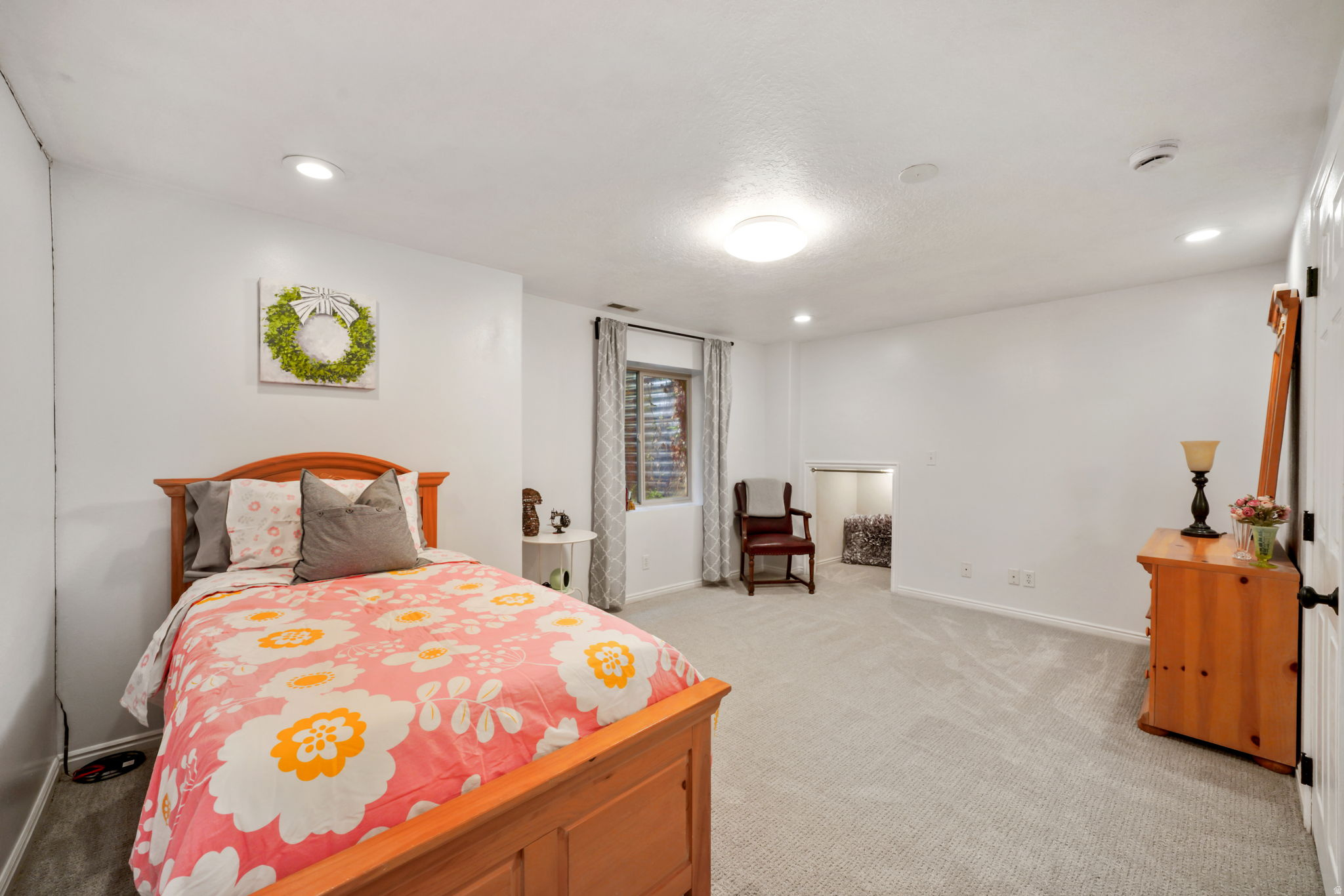 STRAWBERRY ESTATES - Residential