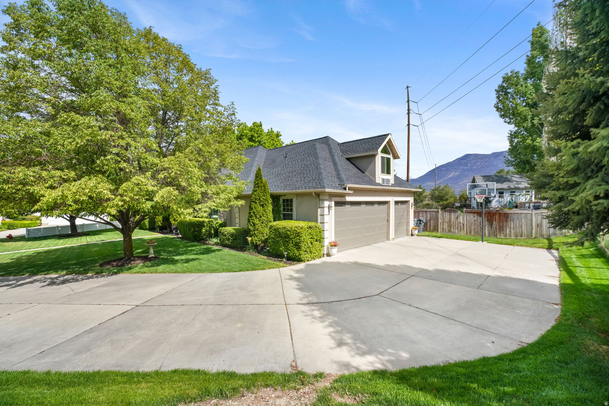 STRAWBERRY ESTATES - Residential