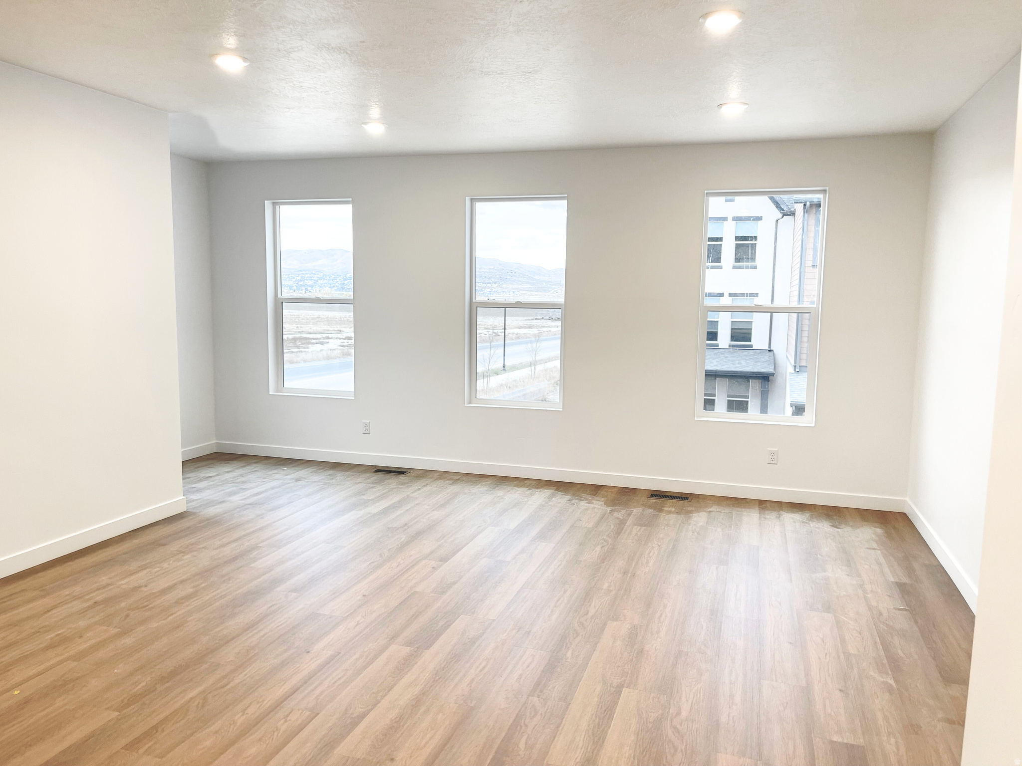 BEACON POINTE - Residential