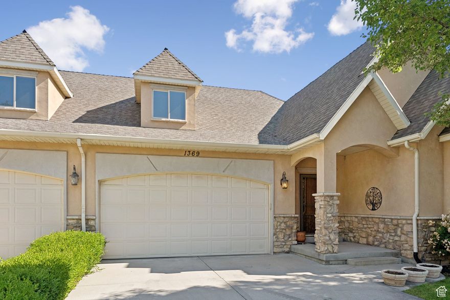 ATTENTION! Welcome to your dream condo in the highly sought-after Murray/Holladay area, where convenience meets comfort. This stunning main-level residence, proudly maintained by a single owner, features two spacious bedrooms and is ideally located near top-rated schools, shopping centers, and provides easy access to the 215 freeway. Nestled within a serene, private gated community adorned with mature trees, this home offers an exceptional blend of tranquility and security. As you step inside, you'll be greeted by an inviting open layout with soaring vaulted ceilings that amplify the sense of space and light. The living area flows effortlessly into a charming patio and deck, creating the perfect setting for outdoor relaxation or entertaining guests.  Adding to its appeal, the unfinished basement presents an exciting opportunity for customization and expansion, allowing you to tailor the space to your specific needs. This property is truly a rare find in the desirable Murray/Holladay area! Rentals are allowed with 12 month lease. Call agent for more details. *Square footage is provided as a courtesy only. Buyer is advised to obtain an independent measurement and verify all information. *