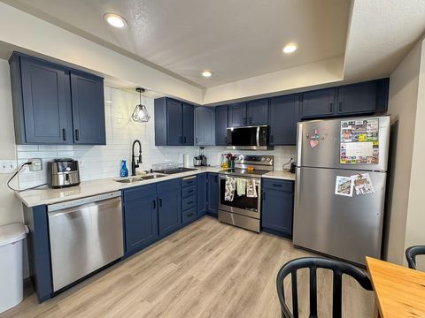 Townhouse For Sale - 240 E 2230 St #7<br/> Provo, UT 84604