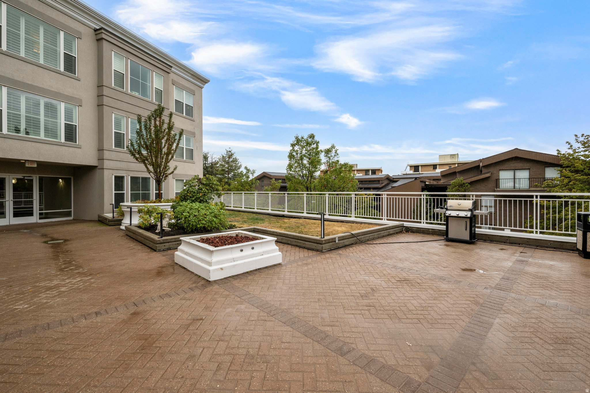 PRESIDENTIAL CLUB - Residential