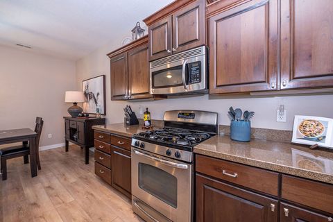 Tiny photo for 936 W SPRING CREEK LN, Farmington, UT 84025 (MLS # 2143625)