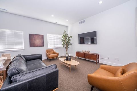 Tiny photo for 936 W SPRING CREEK LN, Farmington, UT 84025 (MLS # 2143625)