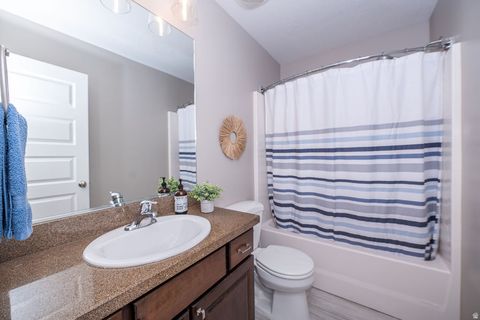 Tiny photo for 936 W SPRING CREEK LN, Farmington, UT 84025 (MLS # 2143625)