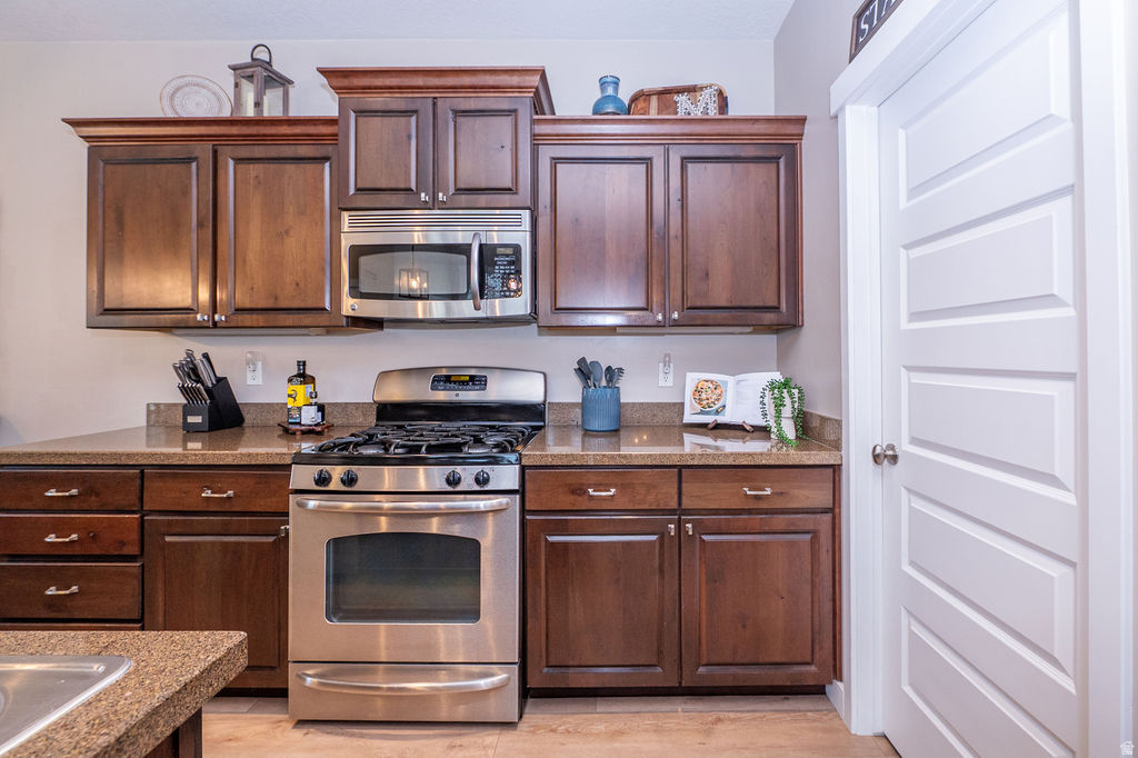 FARMINGTON CROSSING - Residential