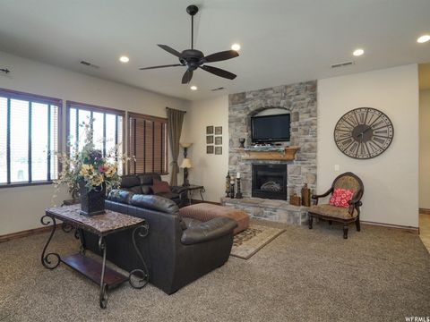 Tiny photo for 905 S MAIN ST #G, Layton, UT 84041 (MLS # 2133650)
