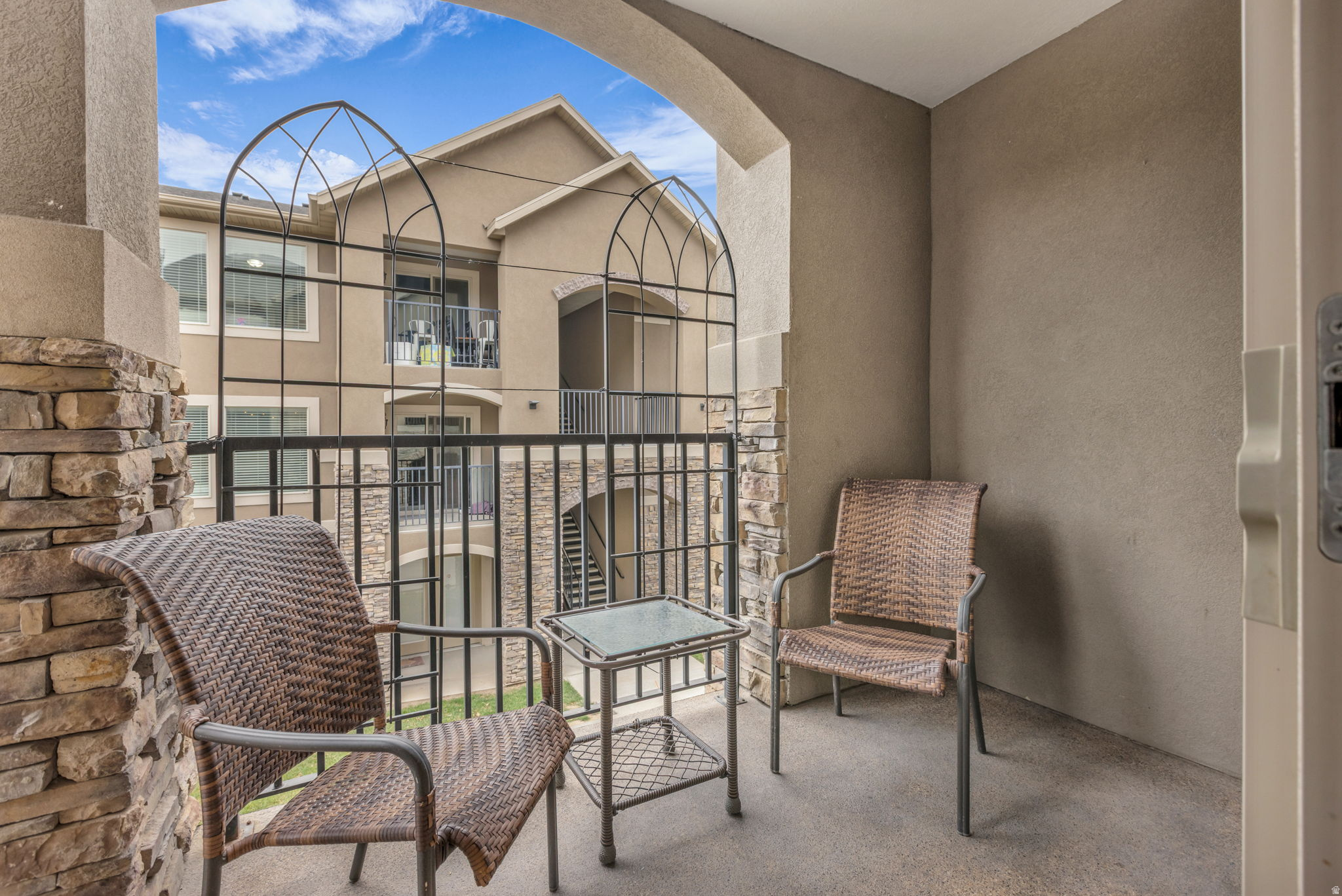 CREEKSIDE VILLAGE - Residential