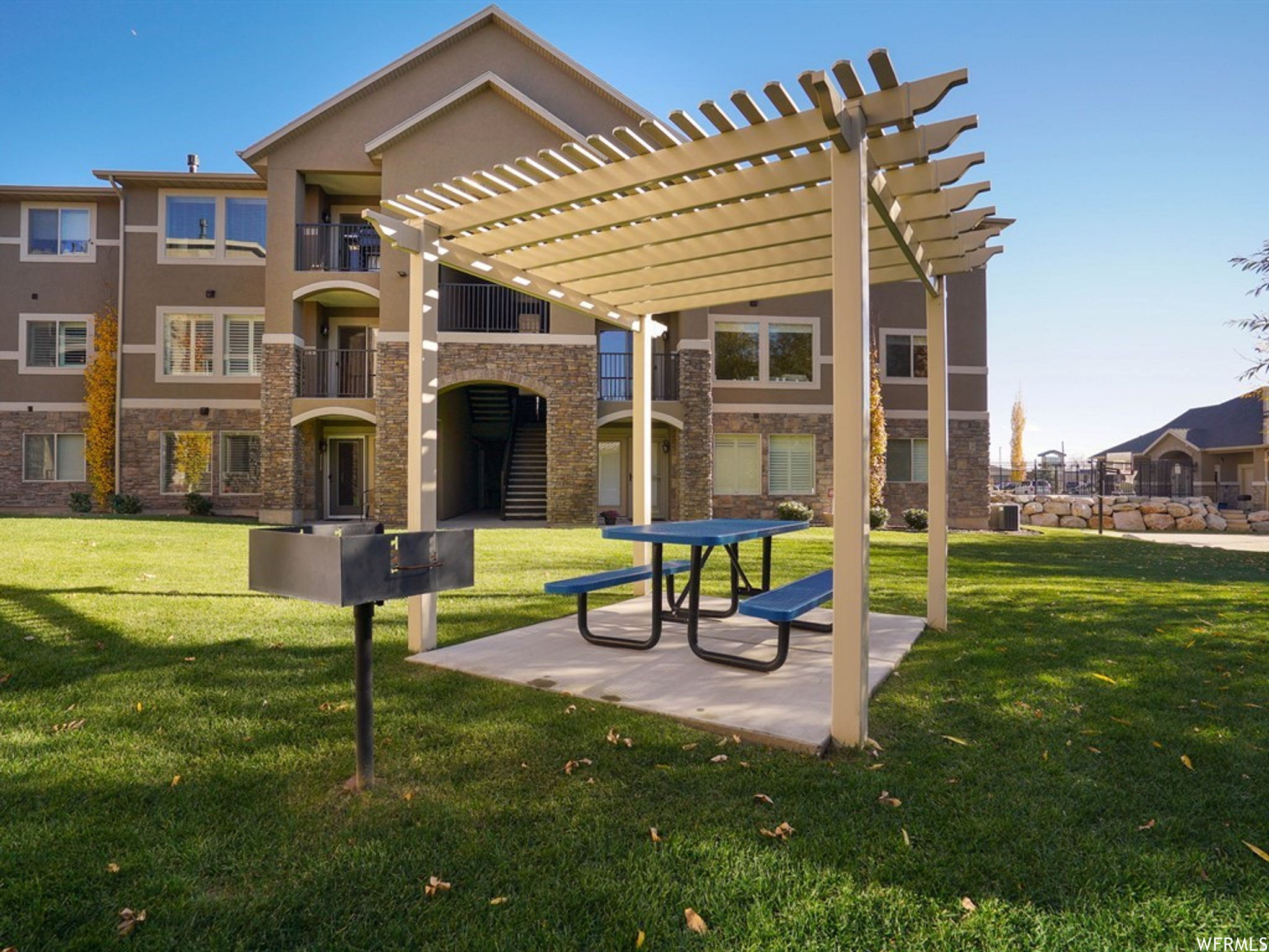 CREEKSIDE VILLAGE - Residential