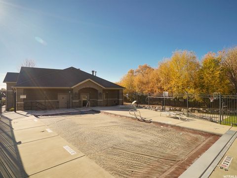 Tiny photo for 905 S MAIN ST #G, Layton, UT 84041 (MLS # 2133650)