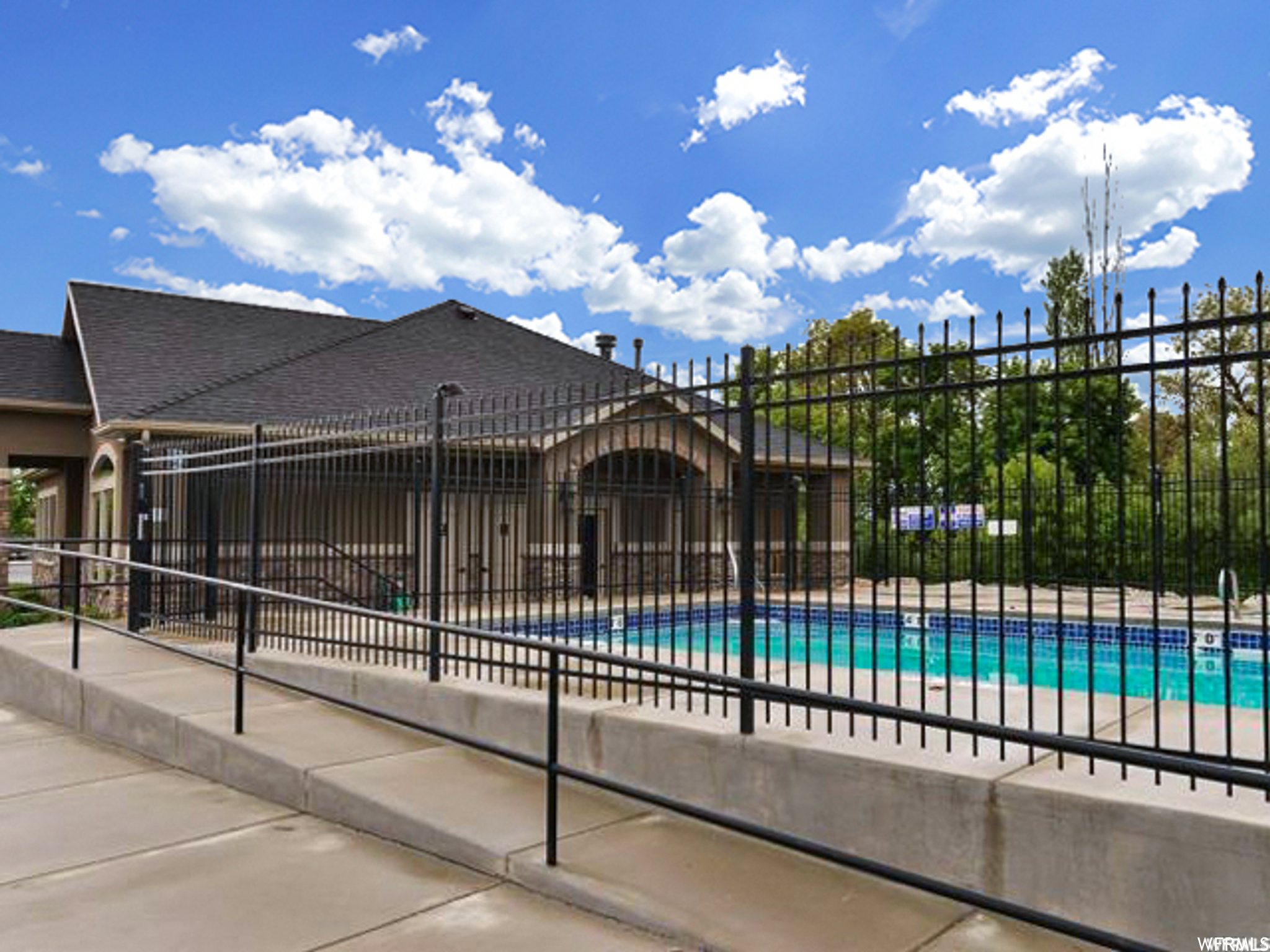 CREEKSIDE VILLAGE - Residential