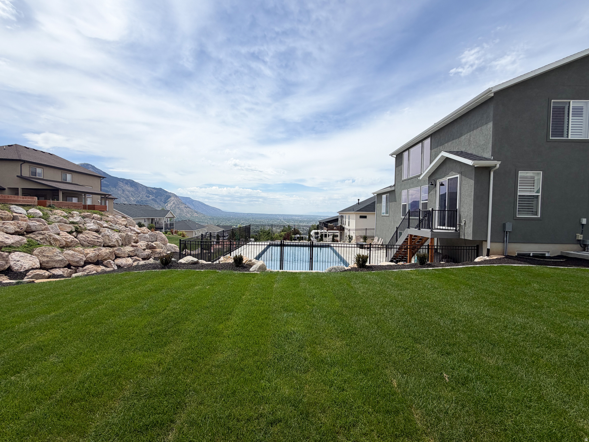 VIEWS AT ROCKWOOD - Residential