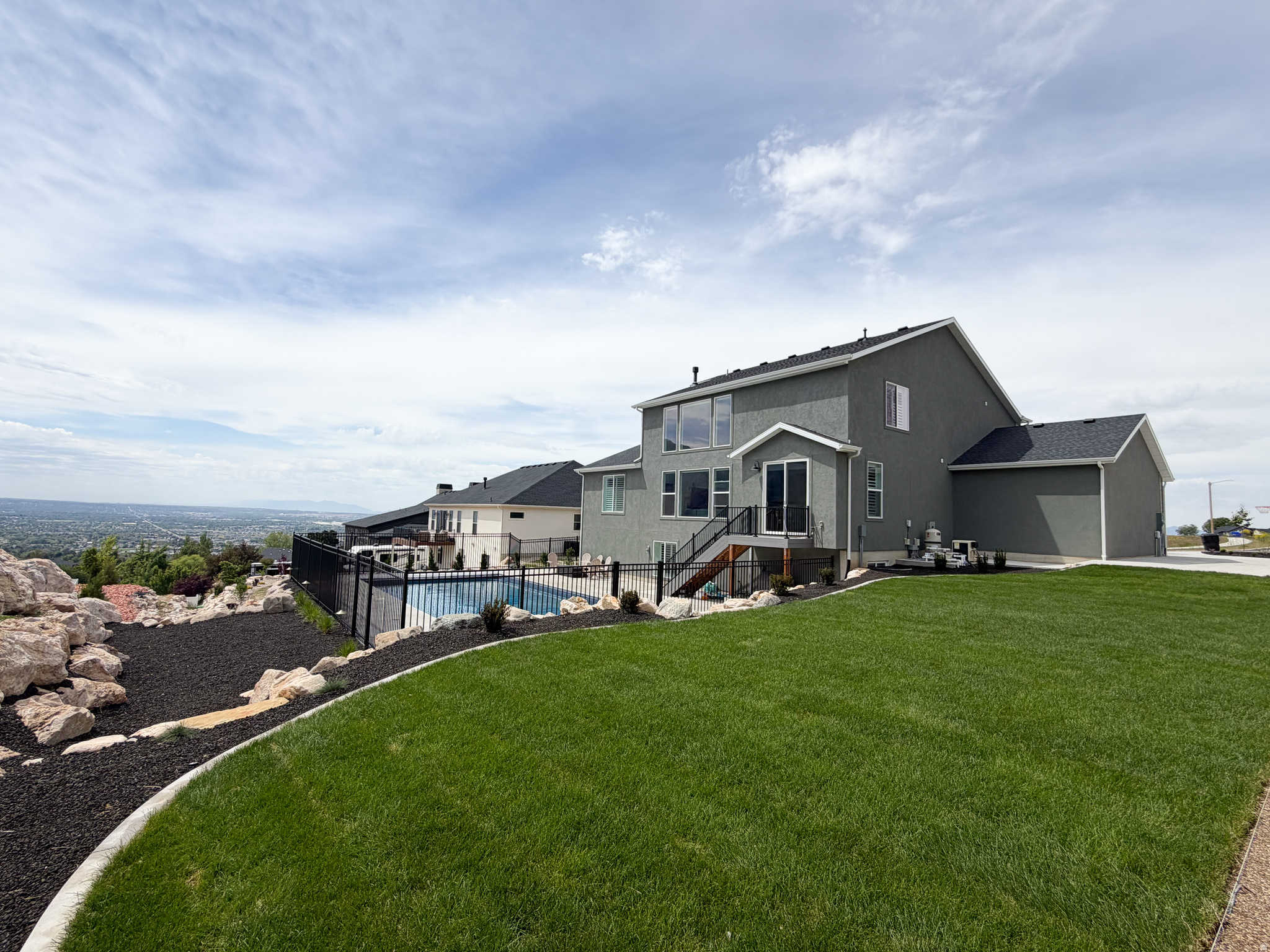 VIEWS AT ROCKWOOD - Residential