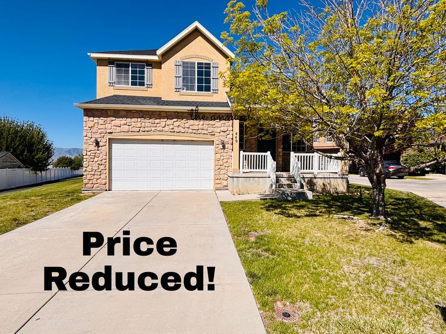 Price Reduced! This beautifully updated 4-bedroom, 3.5-bath home offers the perfect blend of space, comfort, and low-maintenance living. Vaulted ceilings, abundant natural light, and stunning mountain views create an open, airy feel throughout. Enjoy a maintenance-free front yard and a fully fenced backyard, ideal for relaxing or entertaining, all while being surrounded by community green spaces and parks on a quiet street with nearby walking paths. Recent updates include a 1-year-old roof, a brand-new high-efficiency HVAC system, New carpet, and fresh interior paint, making this home truly move-in ready, plus the added benefit of a 1-year home warranty from the seller. Inside, a two-sided gas fireplace adds warmth and character, facing both the living room and family room, while the thoughtfully designed layout offers a spacious main-level living area, a great room, a versatile loft upstairs, and a large downstairs recreation room. The primary suite provides a comfortable retreat with a soaking tub, private water closet with a bidet, and a generous walk-in closet. If you're looking for a beautiful, low-maintenance home with space to live and grow, this one checks all the boxes-schedule your showing today. Square footage per county records. Go to this site for a photo tour https://www.zillow.com/view-imx/94cb56fb-e296-4473-8567-7b117944e526setAttribution=mls&wl=true&initialViewType=pano&utm_source=dashboard