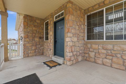 Tiny photo for 449 E APPLE BLOSSOM DR, Pleasant Grove, UT 84062 (MLS # 2147111)