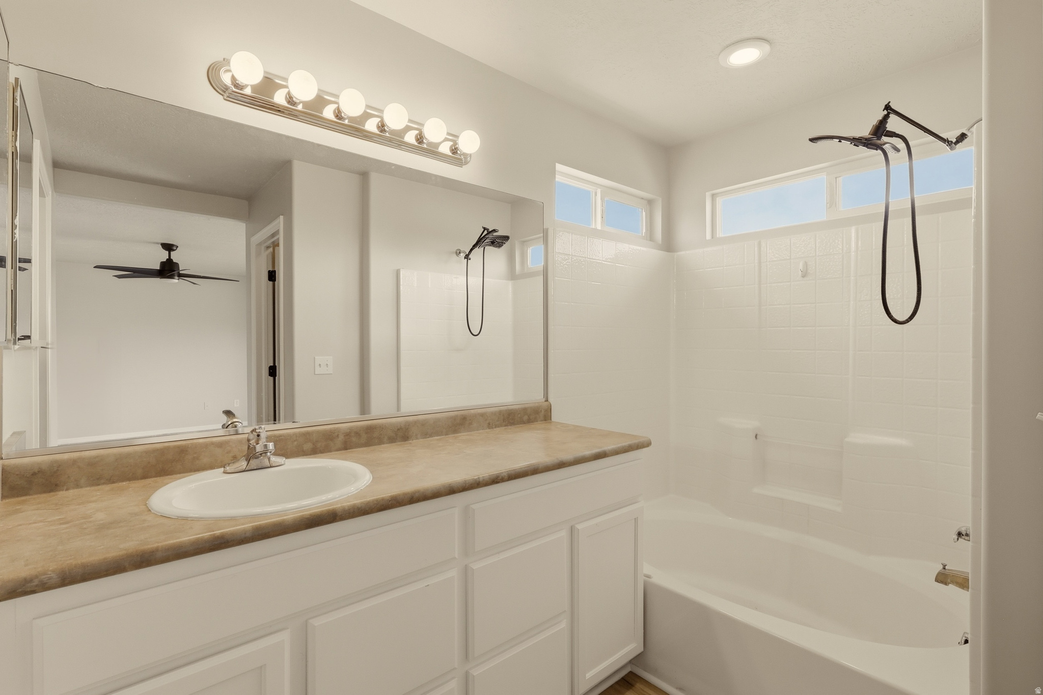 APPLE GROVE - Residential