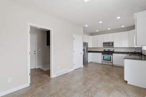 Tiny photo for 449 E APPLE BLOSSOM DR, Pleasant Grove, UT 84062 (MLS # 2147111)