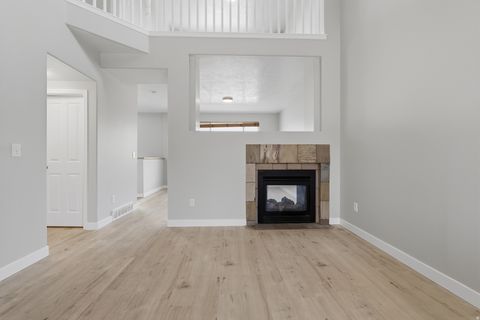 Tiny photo for 449 E APPLE BLOSSOM DR, Pleasant Grove, UT 84062 (MLS # 2147111)