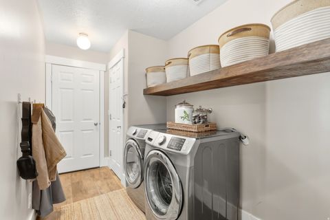 Tiny photo for 383 S 950 W, Layton, UT 84041 (MLS # 2134515)