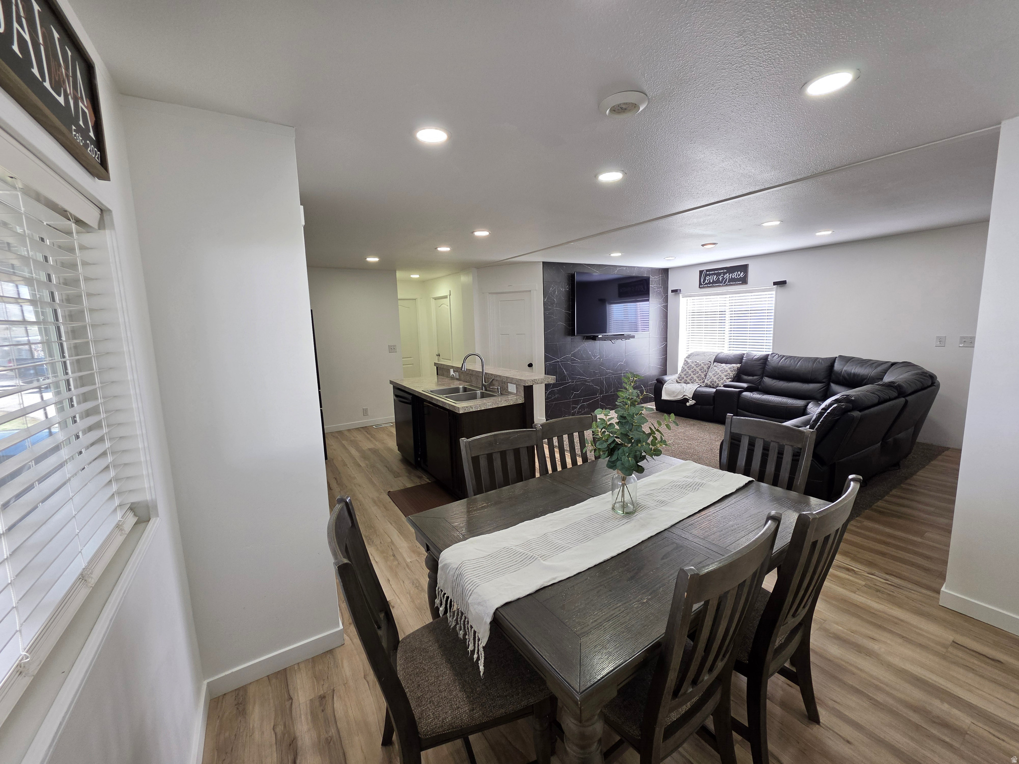 ROLLING HILLS - Residential