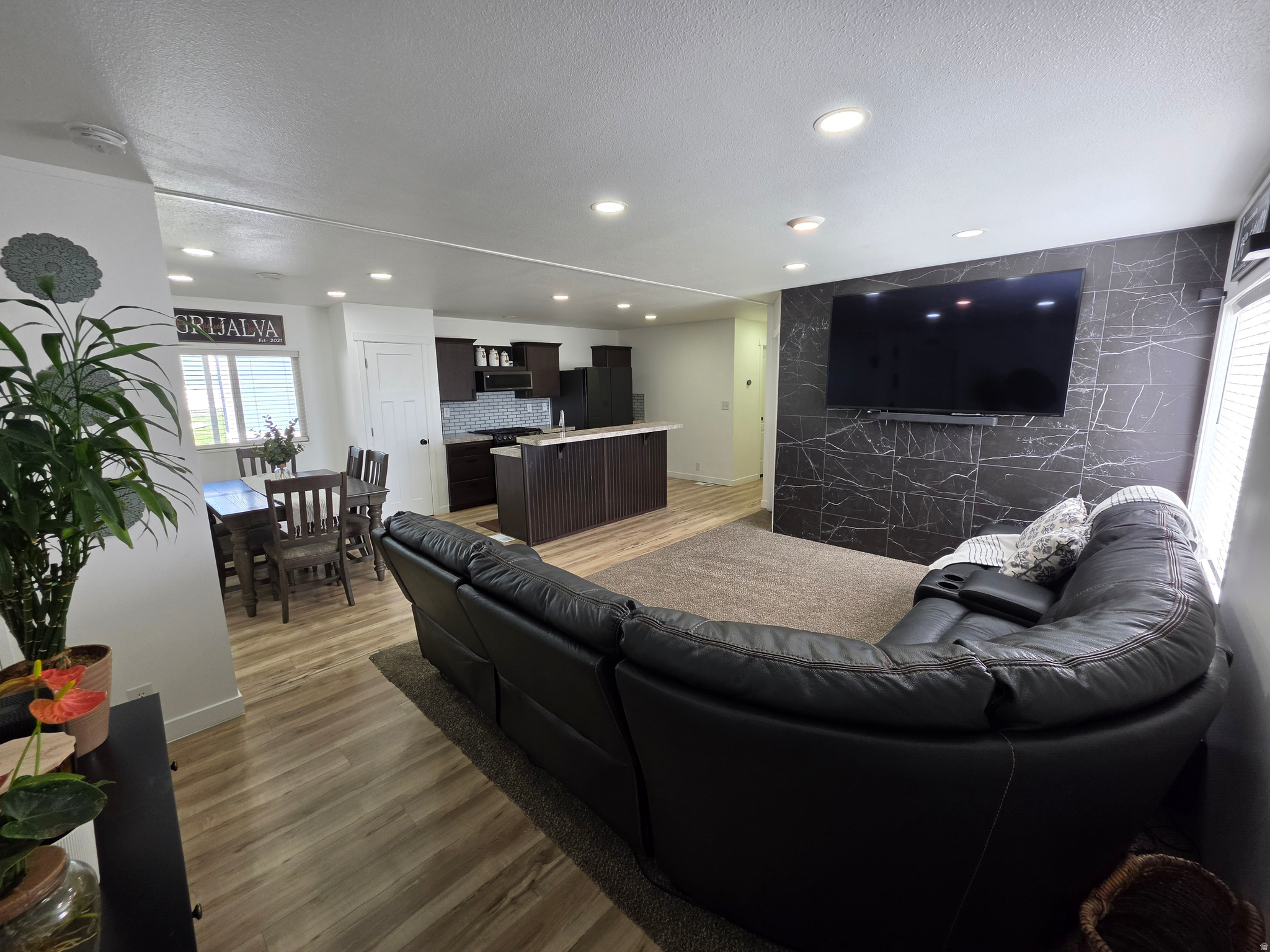 ROLLING HILLS - Residential