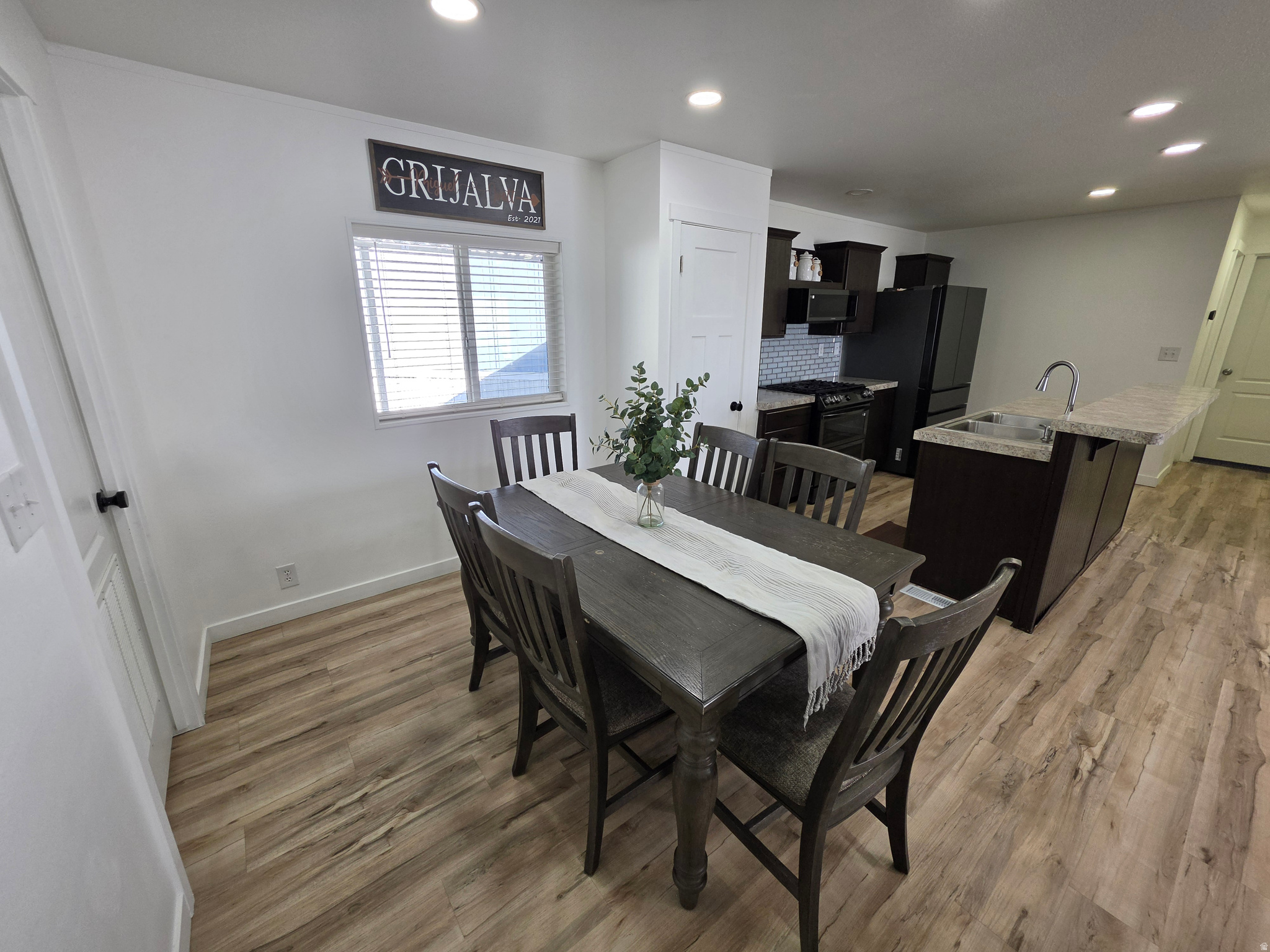 ROLLING HILLS - Residential