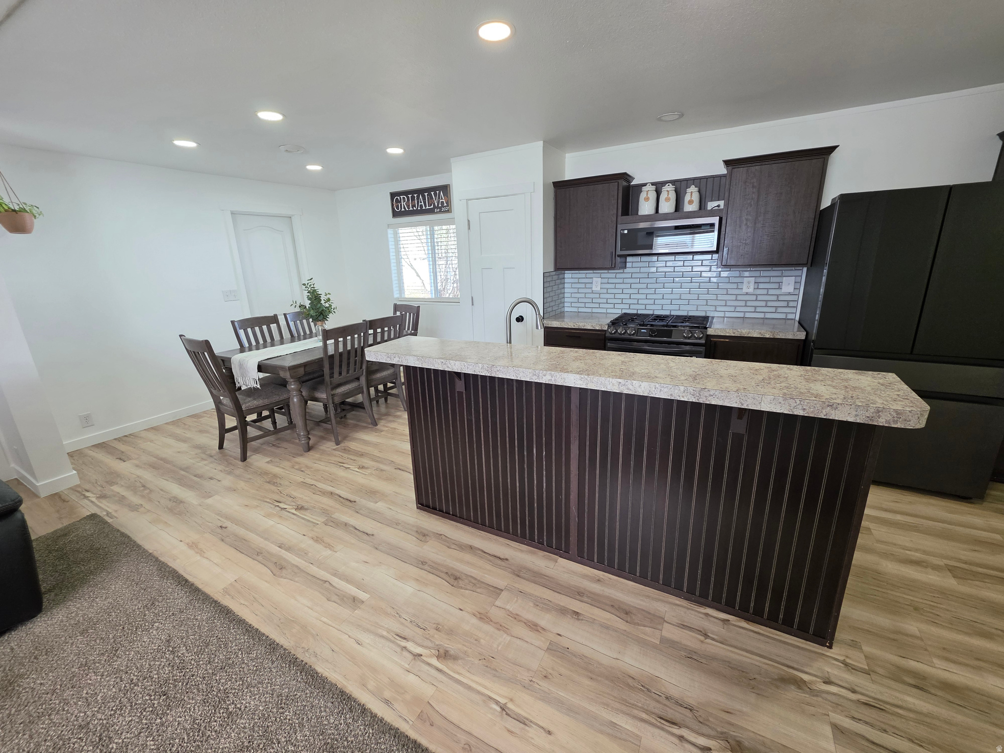 ROLLING HILLS - Residential