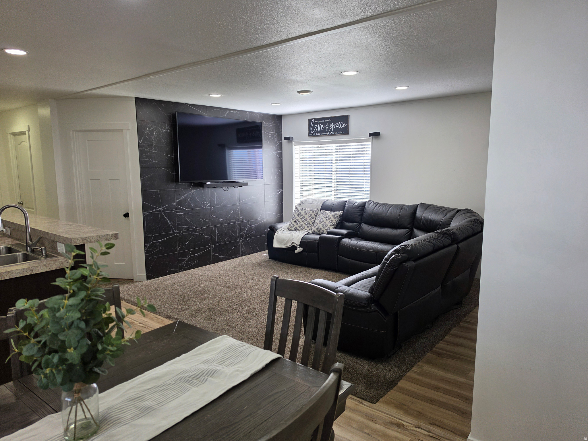 ROLLING HILLS - Residential