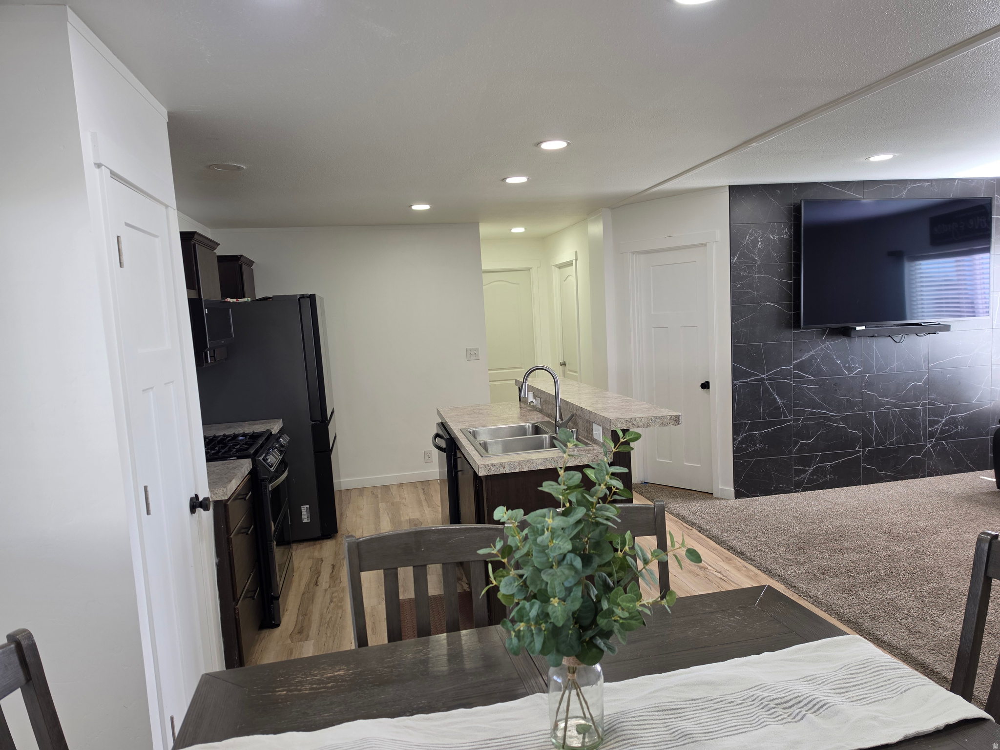 ROLLING HILLS - Residential