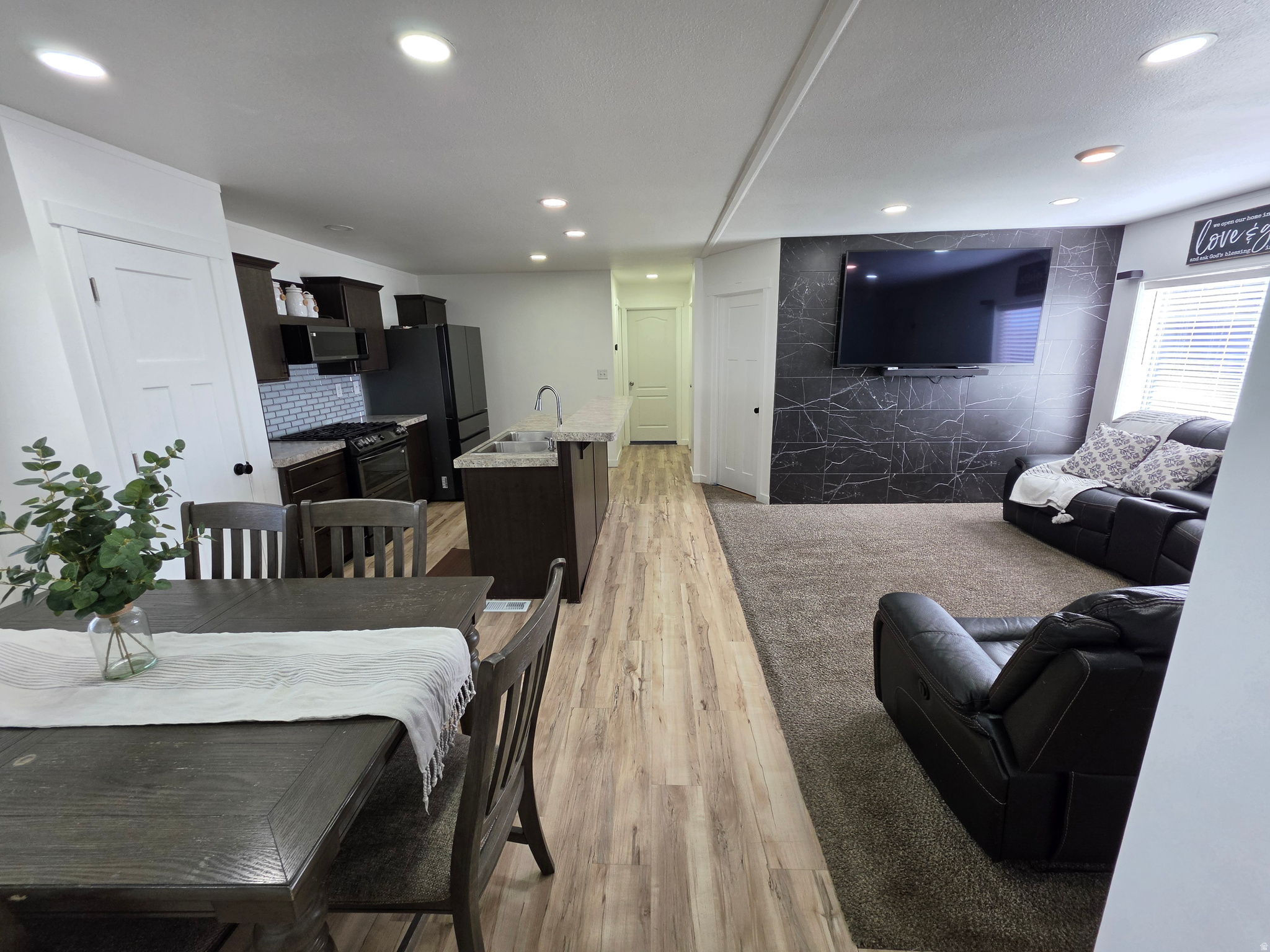 ROLLING HILLS - Residential