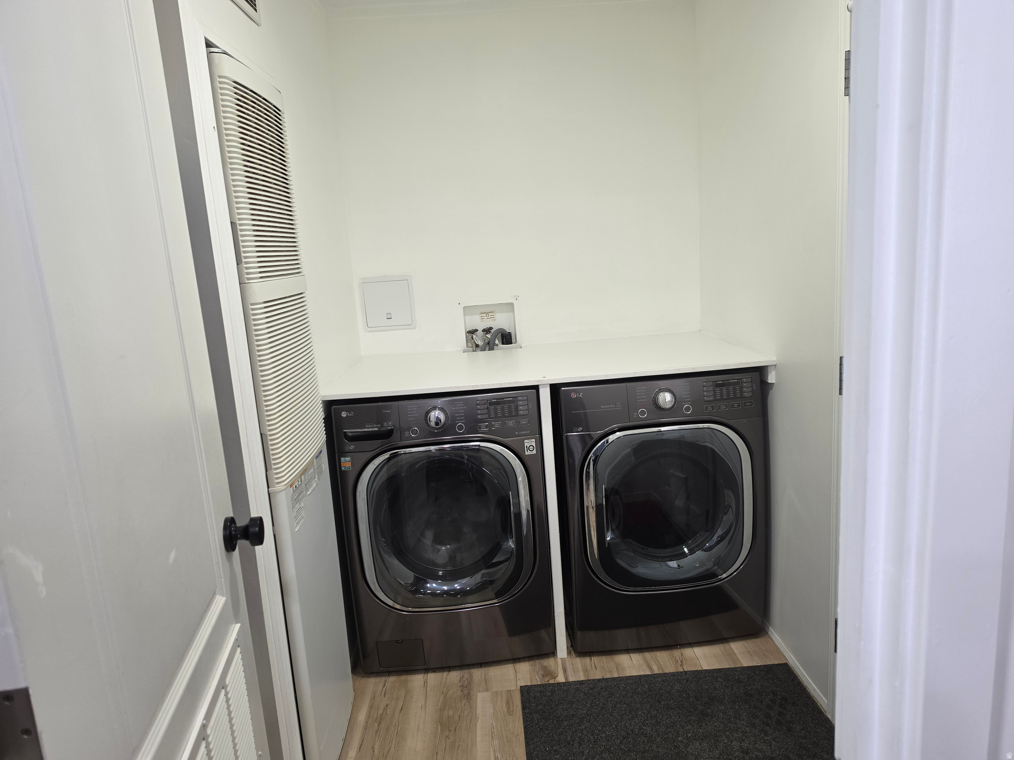 ROLLING HILLS - Residential