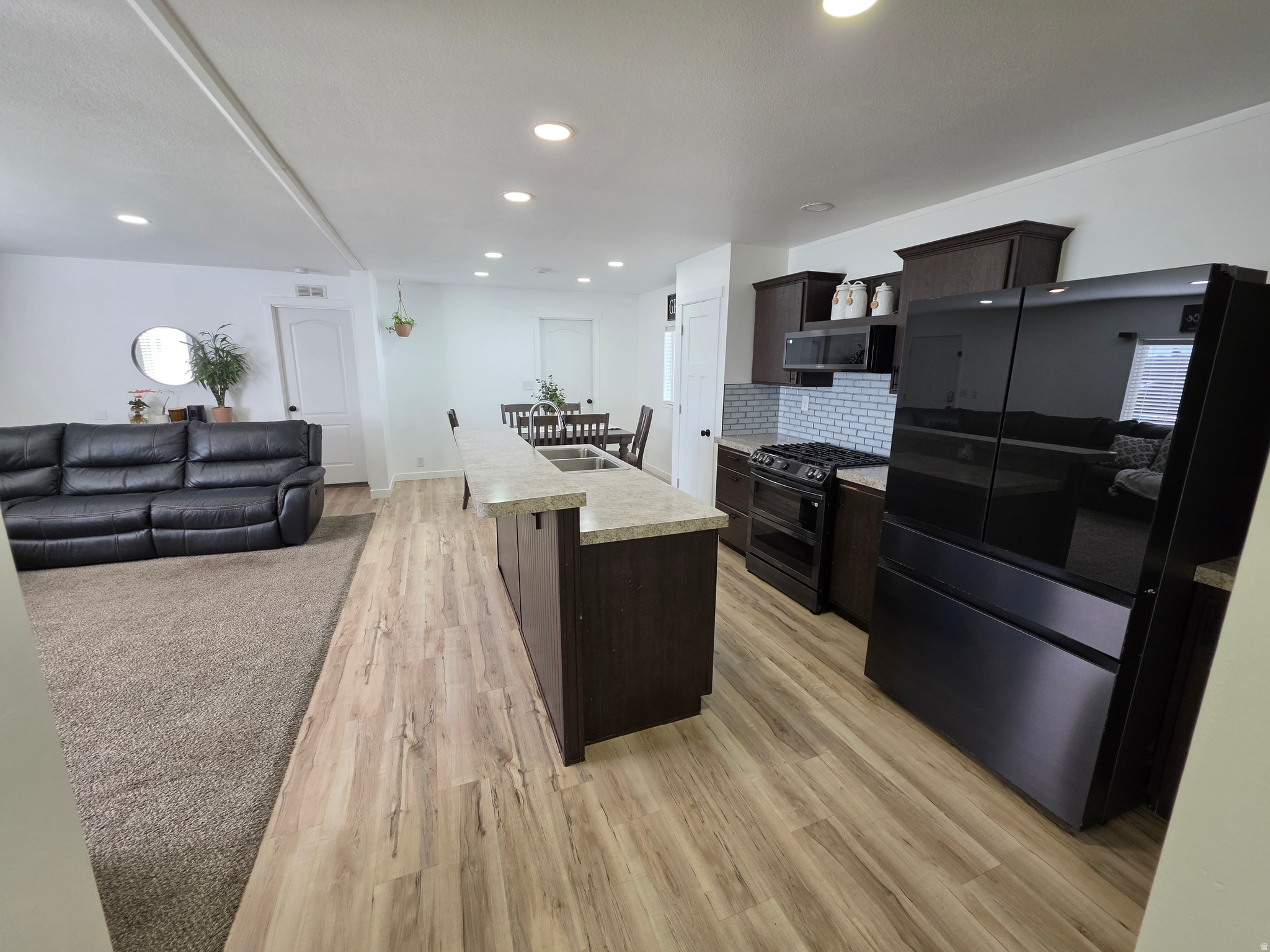 ROLLING HILLS - Residential