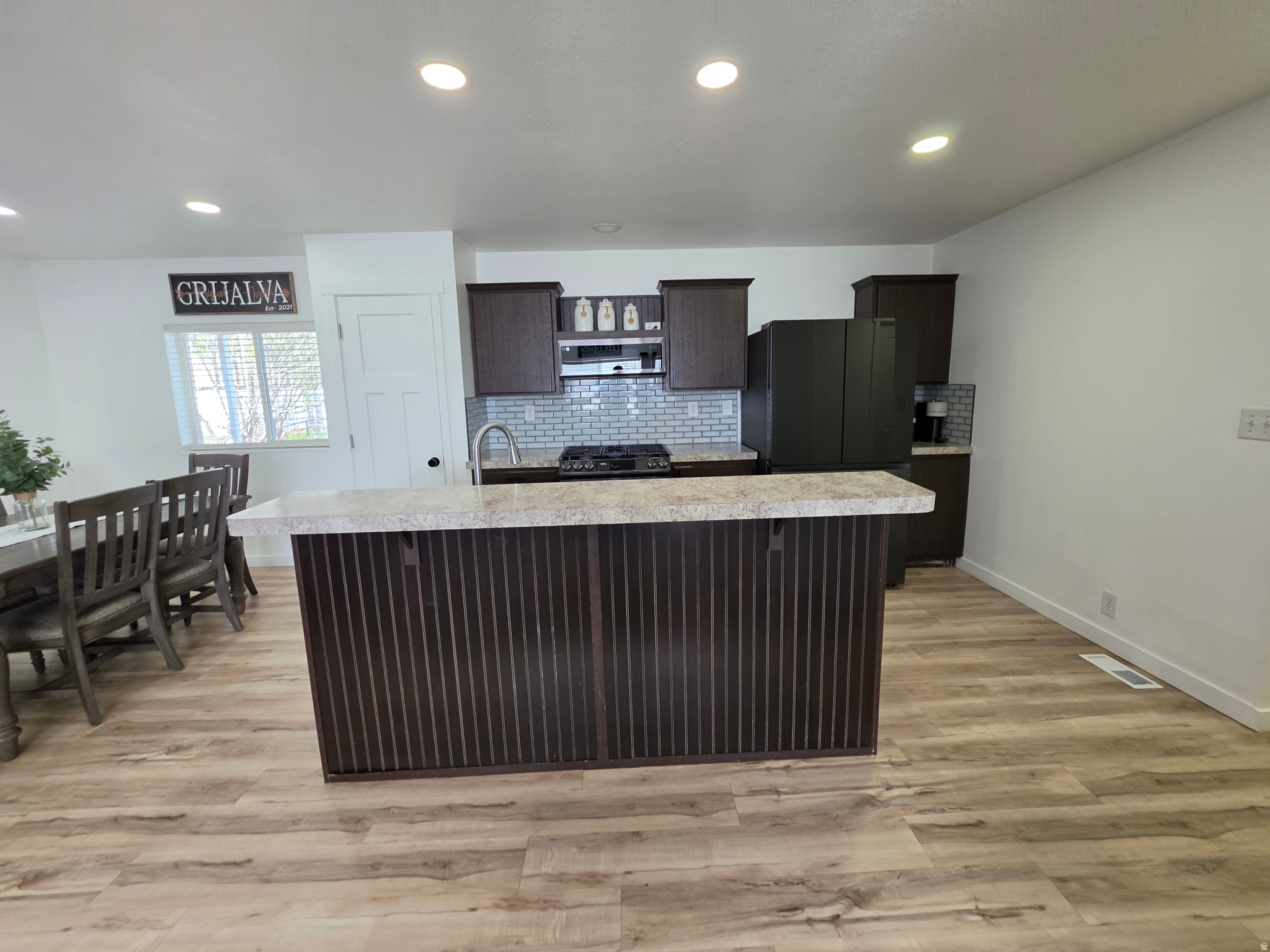 ROLLING HILLS - Residential