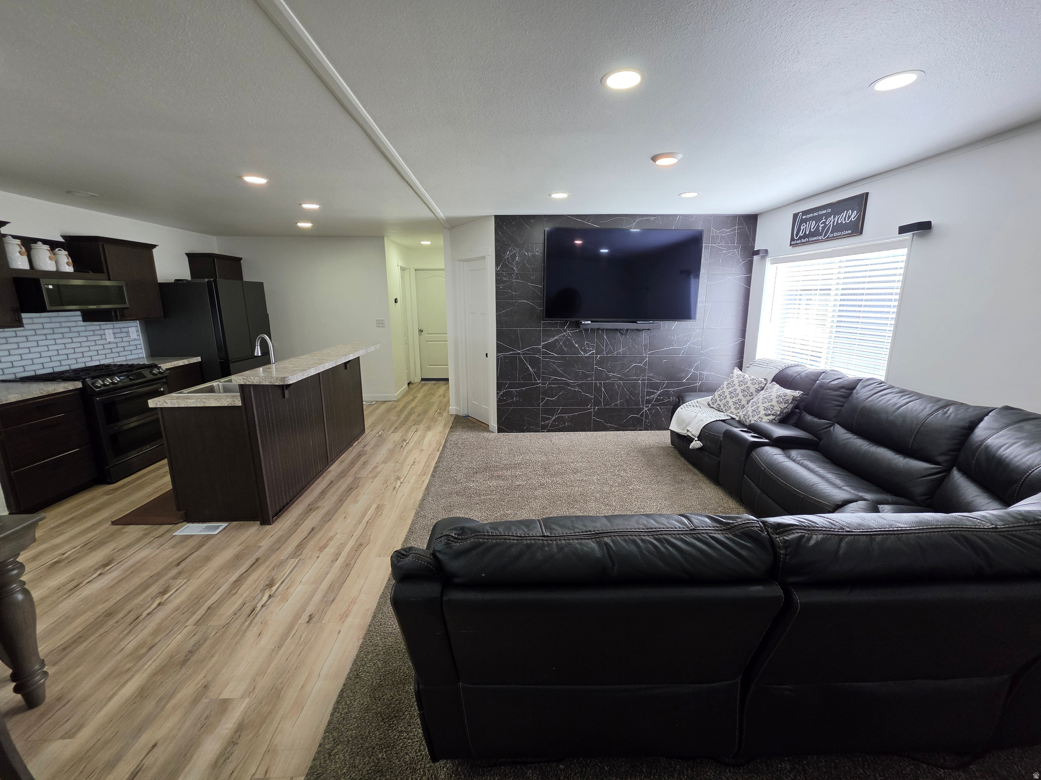 ROLLING HILLS - Residential